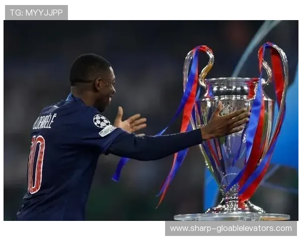 埃托奥社媒晒与登贝莱重逢视频真情流露盛赞金球先生风采